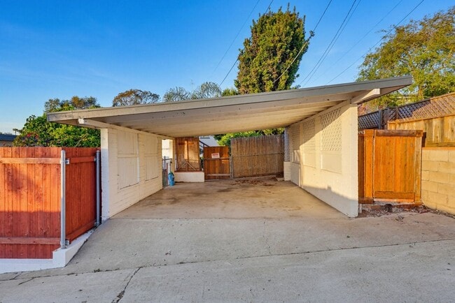 Building Photo - 3 Bedroom Home with Ocean Views in Point Loma