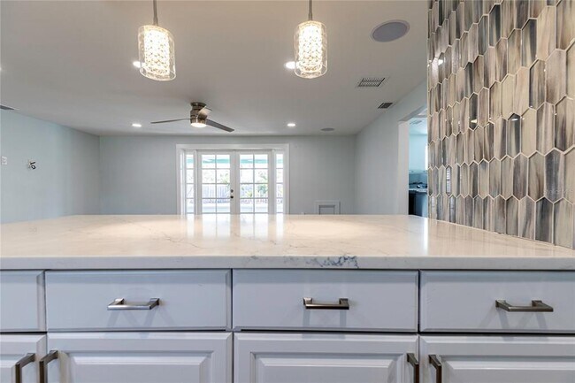Building Photo - 5923 Briarwood Ave