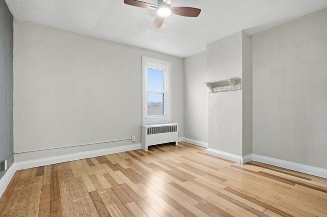 Building Photo - **Private Bloomfield 2BR Retreat – Walk to Liberty Ave, Steps from It All (15224)**