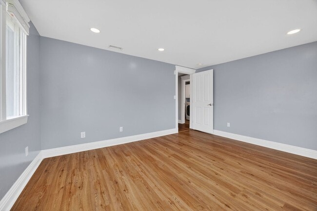 Building Photo - Beautifully updated 3-bedroom, 2.5-bathroom Craftsman in the heart of South Park