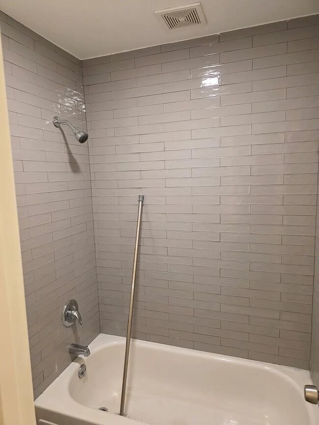 Building Photo - 806 Park Lane