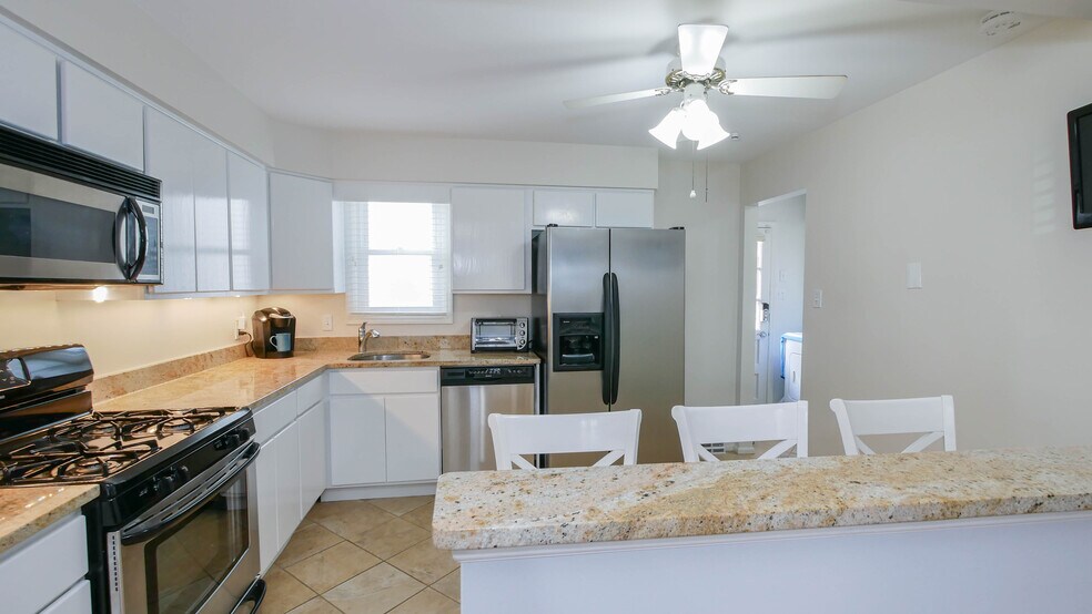 Building Photo - 6903 Ventnor Ave