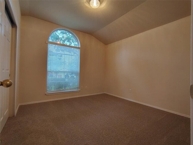 Building Photo - 3109 Lynnbrook Dr