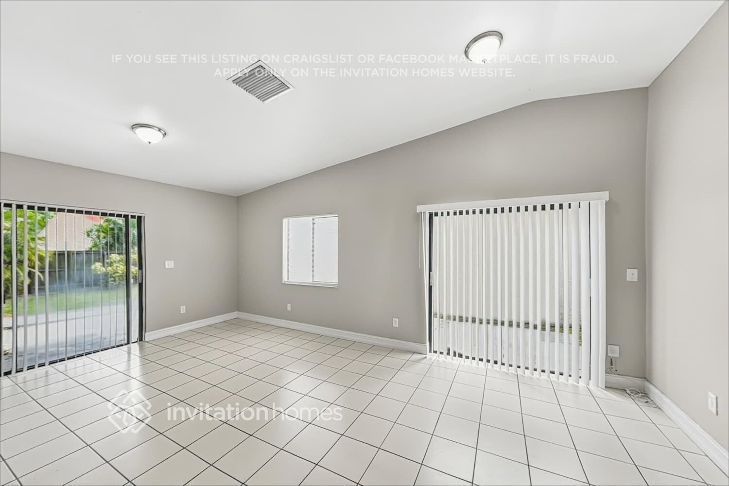 Building Photo - 14971 SW 92nd Terrace