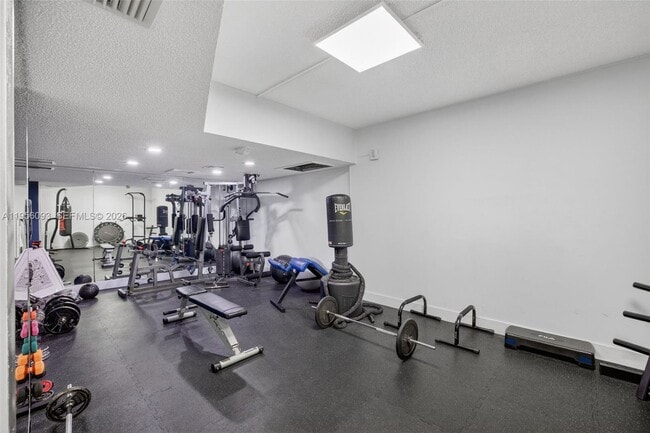 Building Photo - 16565 NE 26th Ave