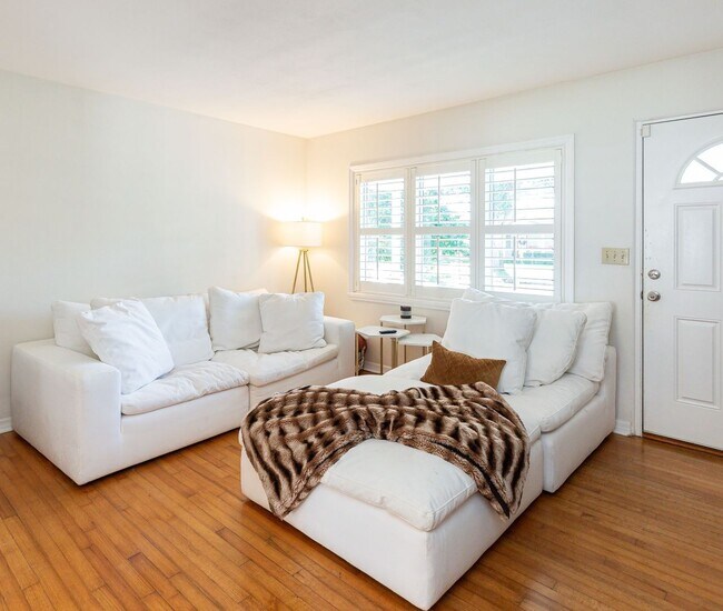 Building Photo - Adorable Winter Park Bungalow