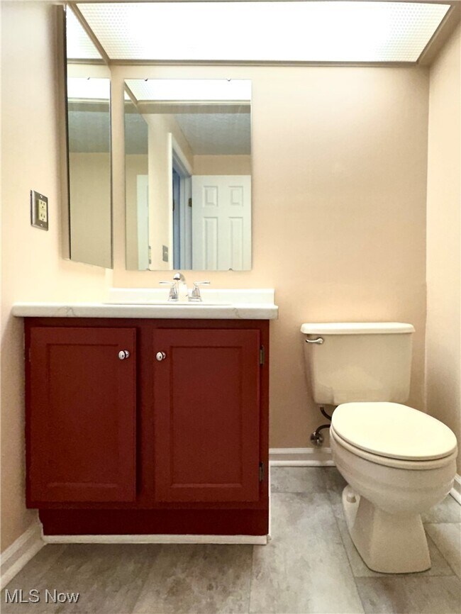 Building Photo - 1085 Sunhaven Dr