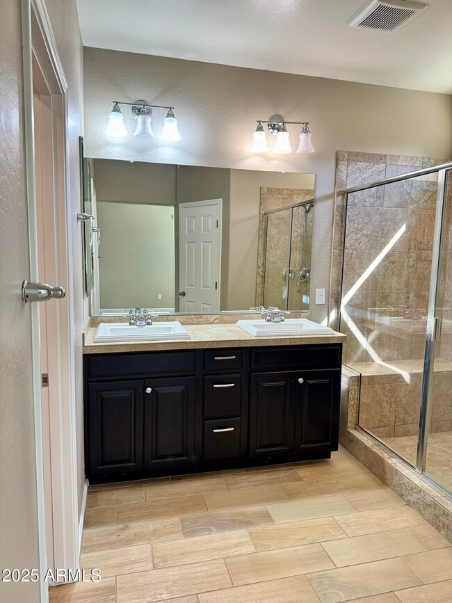 Building Photo - 3253 S Miller Dr