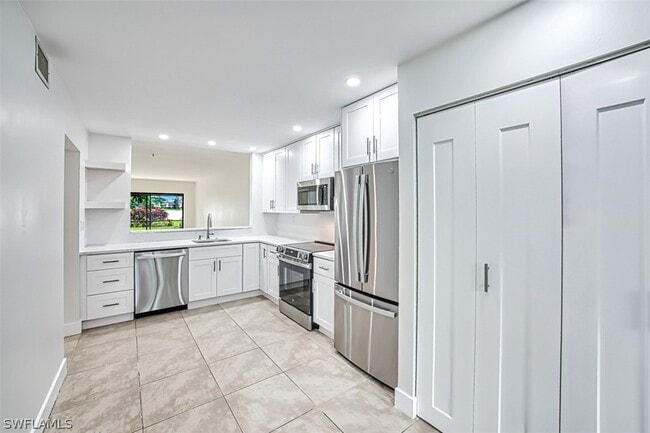 Building Photo - 1798 Kings Lake Blvd