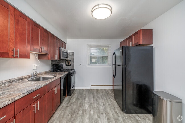 2BR, 1BA - 800SF - Kitchen - 1817 Burnet Ave - Utilities Included