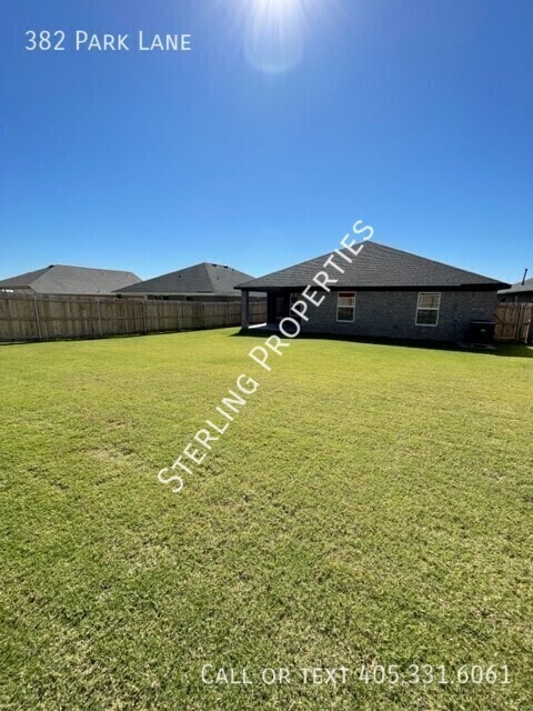 Building Photo - 382 Park Ln