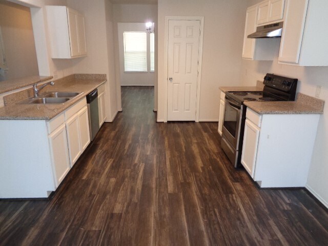 Building Photo - 16747 Fallen Timbers Dr