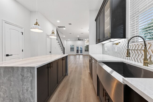 Building Photo - 6626 Highrock Rd