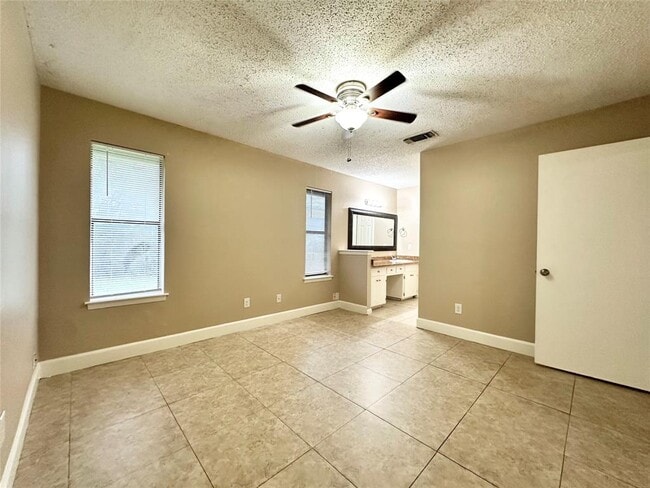 Building Photo - 1611 Onion Creek Village Dr