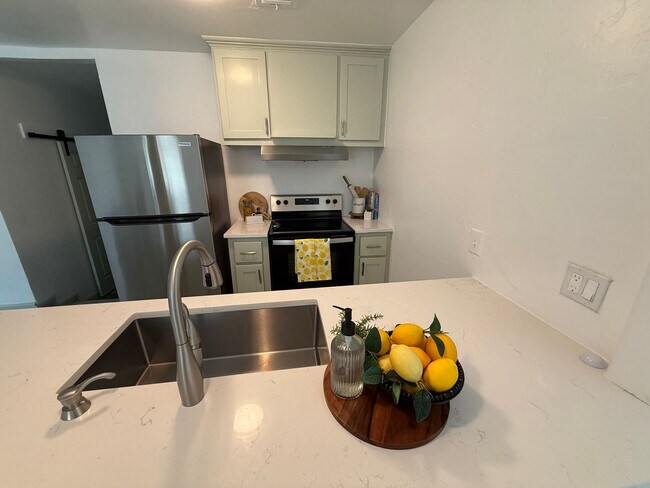 Building Photo - Completely remodeled 3 bed 1 & 1/2 bath ho...