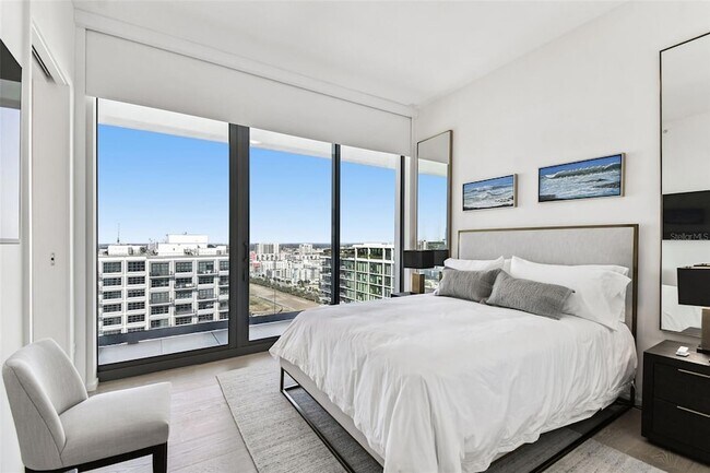 Building Photo - 1000 Water St