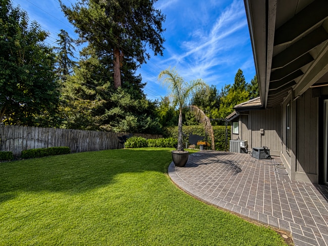 Building Photo - 8036 Glenbar Way