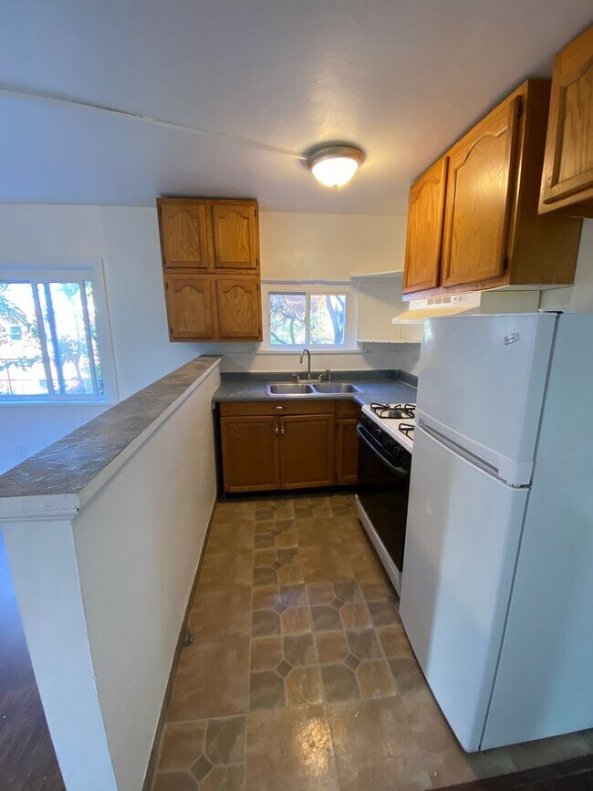 Building Photo - Available APRIL 2026 - Spacious 3 Bedroom Apartment in the Heart of Mt Oliver!