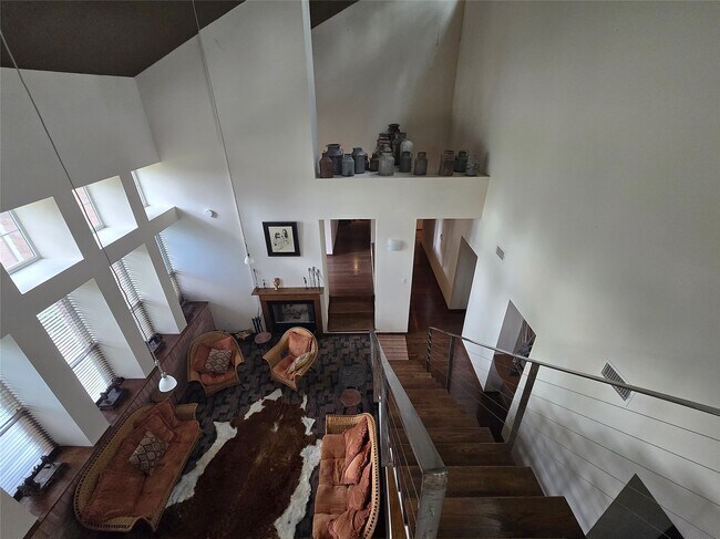 Building Photo - 3231 Hemingway Dr