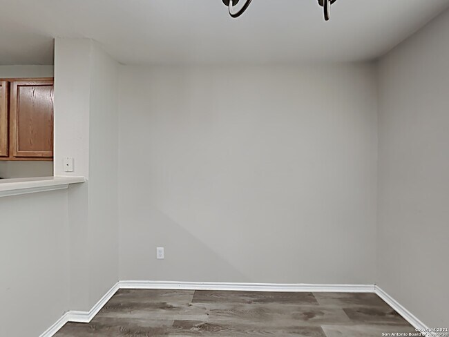 Building Photo - 2910 Candleside Dr