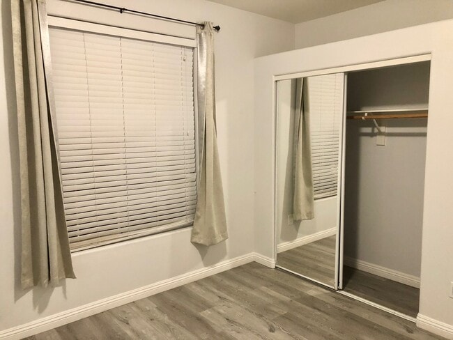 Building Photo - 3555 Meridale Dr