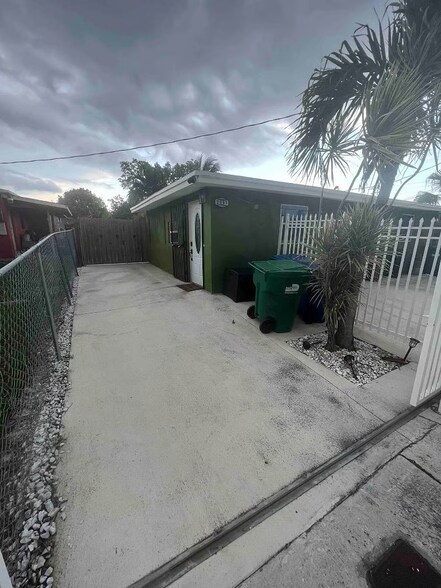 Building Photo - 2991 NW 31st Ave