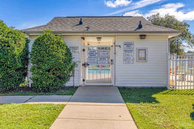 Building Photo - 2208 Trailwood Dr