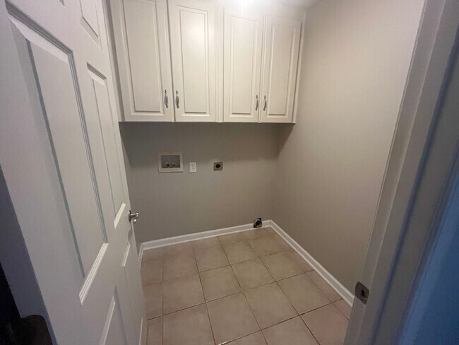 Building Photo - Nice Family home in Ward