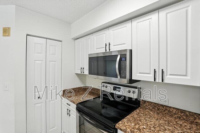 Building Photo - 8880 Colonnades Ct W