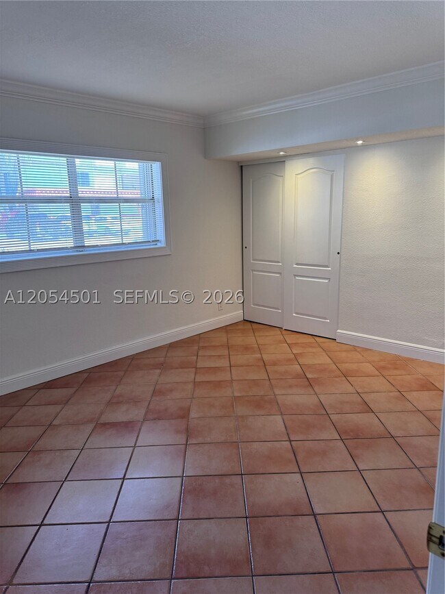 Building Photo - 6705 N Kendall Dr
