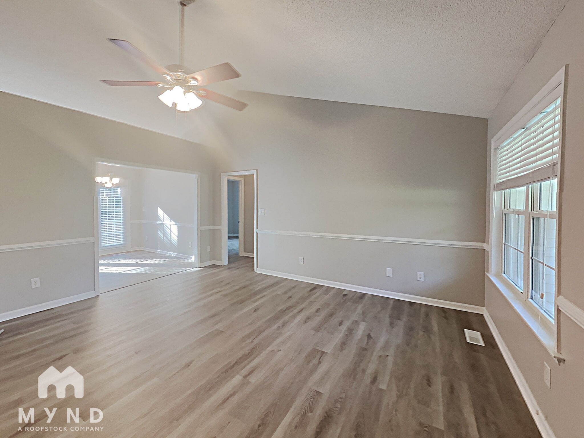 Building Photo - 165 S Ridge Dr