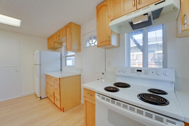 Building Photo - 1344 Diamond St