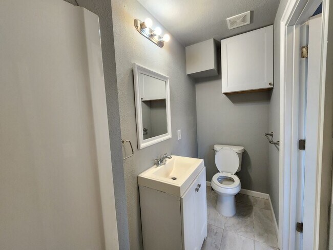 Building Photo - 7642 SW Regional Airport Blvd