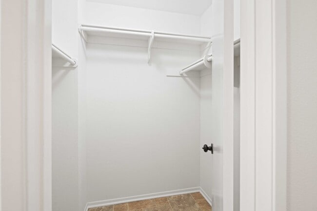 Building Photo - Gorgeous 2 Story Townhome in Valencia!