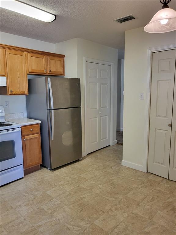 Building Photo - 210 Trixie Ct