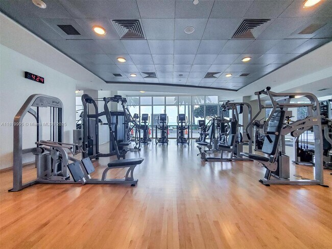 Building Photo - 1331 Brickell Bay Dr