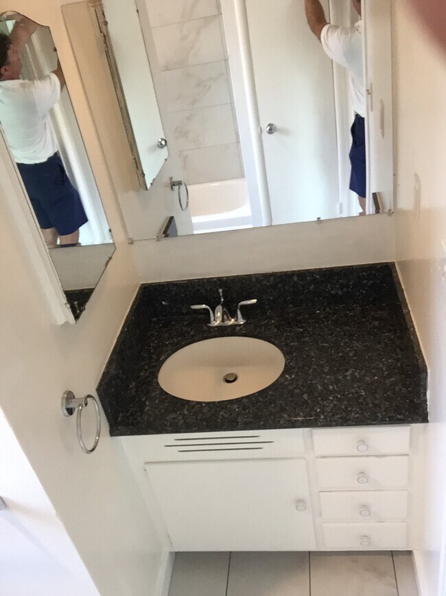 Bath Vanity - 481 Willow Rd