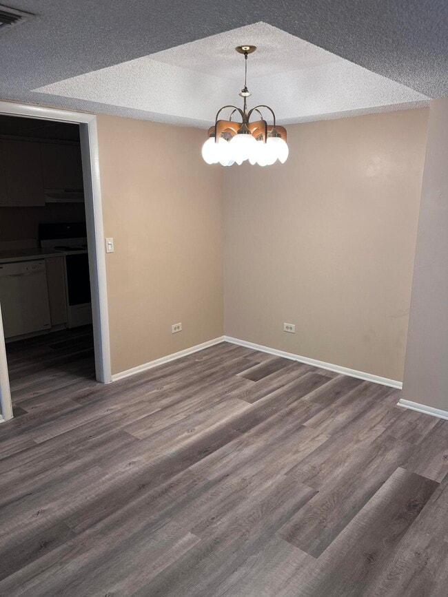 Building Photo - 3720 Inverrary Dr