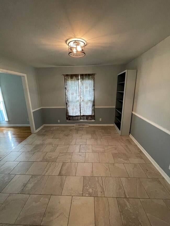 Building Photo - 3 Bed/2 Bath Home with 2 Car Garage