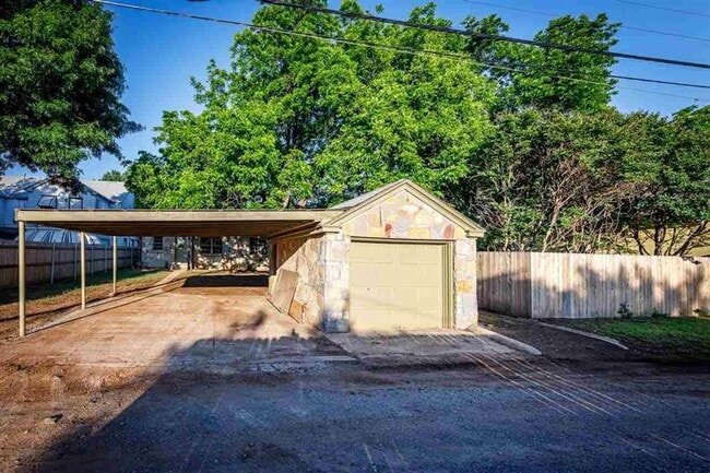 Building Photo - 506 NW Fort Sill Blvd