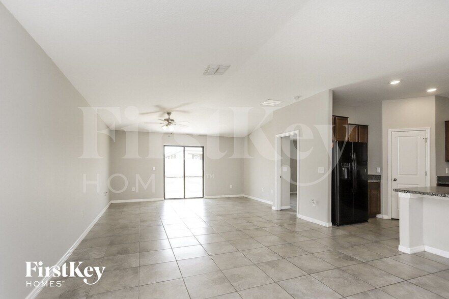 Building Photo - 9628 Sage Creek Dr