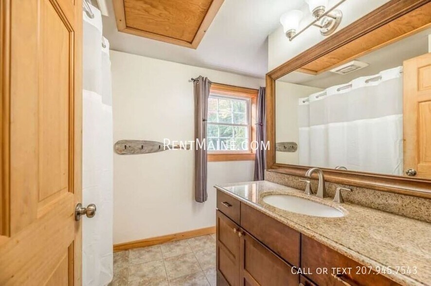 Building Photo - 10 Sand Beach Ln