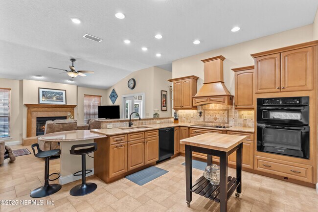 Building Photo - 6656 Rivercrest Dr