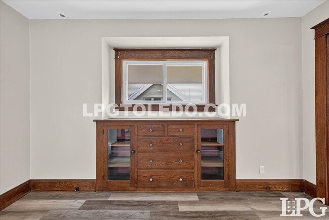 Building Photo - 3822 Lockwood Ave