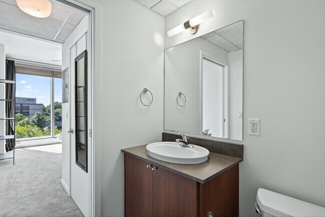 Building Photo - Gorgeous "Reflections" Condo w/ Panoramic Views, Light Rail Station, walk to Mall of America!