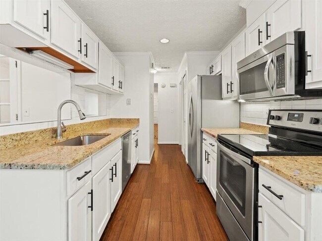 Building Photo - 46 St Claire Ln NE