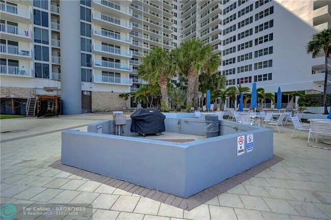 Building Photo - 2030 S Ocean Dr