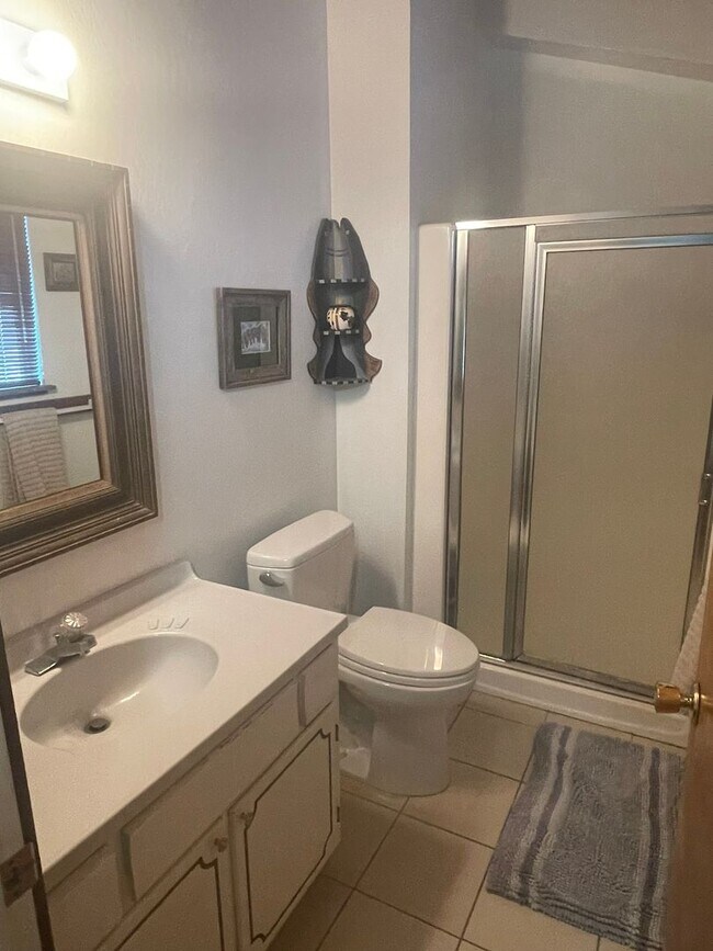 Building Photo - 3bed 2.5bath Lodge Style Duplex