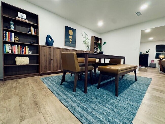 Building Photo - 275 Winding River Dr