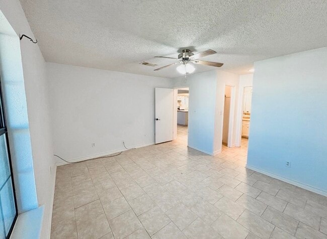 Building Photo - 412 Short Circuit